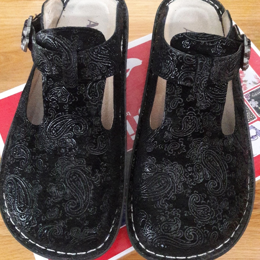 Alegria Classic Mule 38 EU, 8-8.5 US Black Paisley